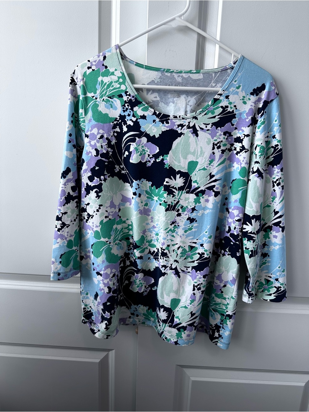 Talbot’s Women's Sz. XL Floral Scoop Neck Top in Light Blue, Navy & Mint